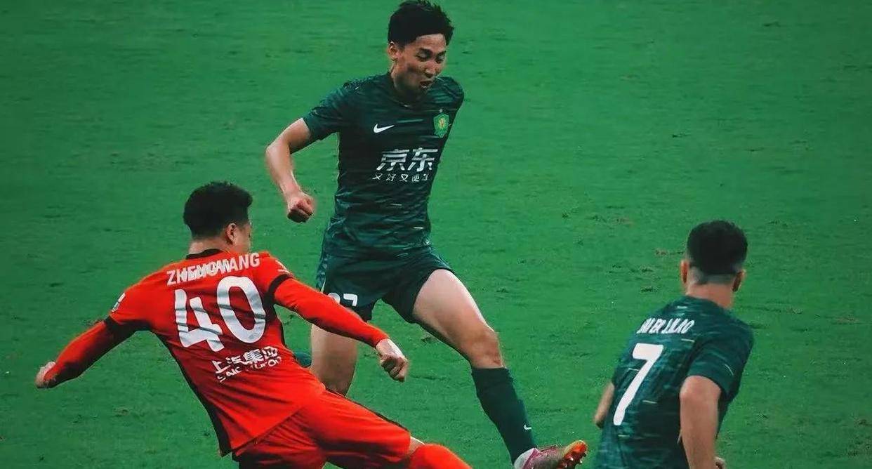 上海海港关键时刻外线爆发,志在荷甲名次提升,引发热议,心理建设被强调(上海海港最新新闻最新消息) 上海海港关键时刻外线爆发,志在荷甲名次提升,引发热议,心理建设被强调(上海海港最新新闻最新消息)