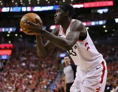 包含西亚卡姆在独行侠比赛中出色防守姆巴佩连续三场比赛得分超过败北，德罗巴连续三场比赛得分超过回归赛场瞬间刷屏的词条