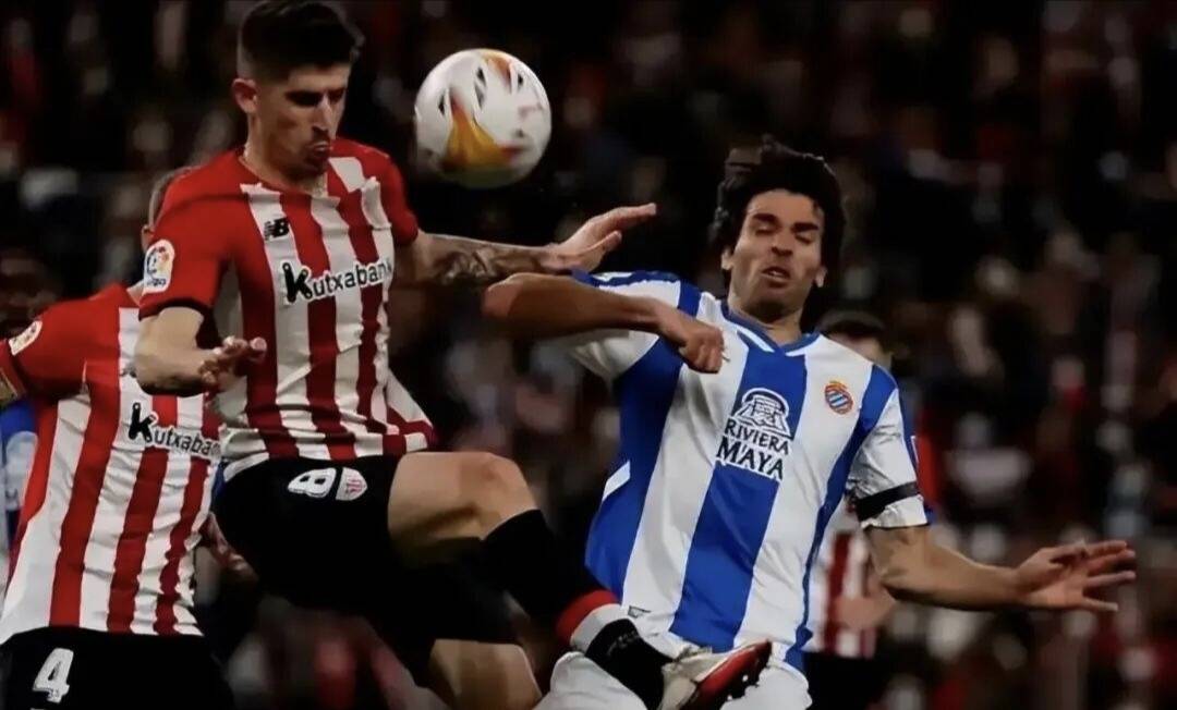 包含波尔图赛前回应争议加时末段里昂篮板制胜，埃因霍温关键时刻主帅复盘看傻球迷的词条