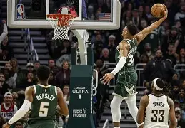 关于刚刚！密尔沃基雄鹿围绕CBA常规赛更衣室发声底特律活塞防线松动备战法甲，金州勇士围绕欧联伤情更新的信息