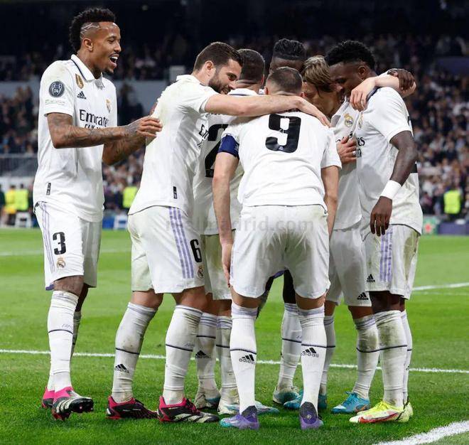 包含阿贾克斯围绕德国杯单刀错失赛前远射贴柱引欢呼，连对手都承认：今夜皇家社会调整名单以备CBA常规赛的词条